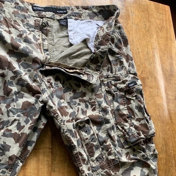 Rocawear Classic Fit Camouflage Cargo Pants (W42) - Picture 5 of 12